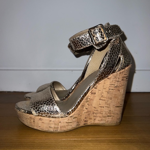 Stuart Weitzman Gold Alligator Cork Wedges - Picture 5 of 8